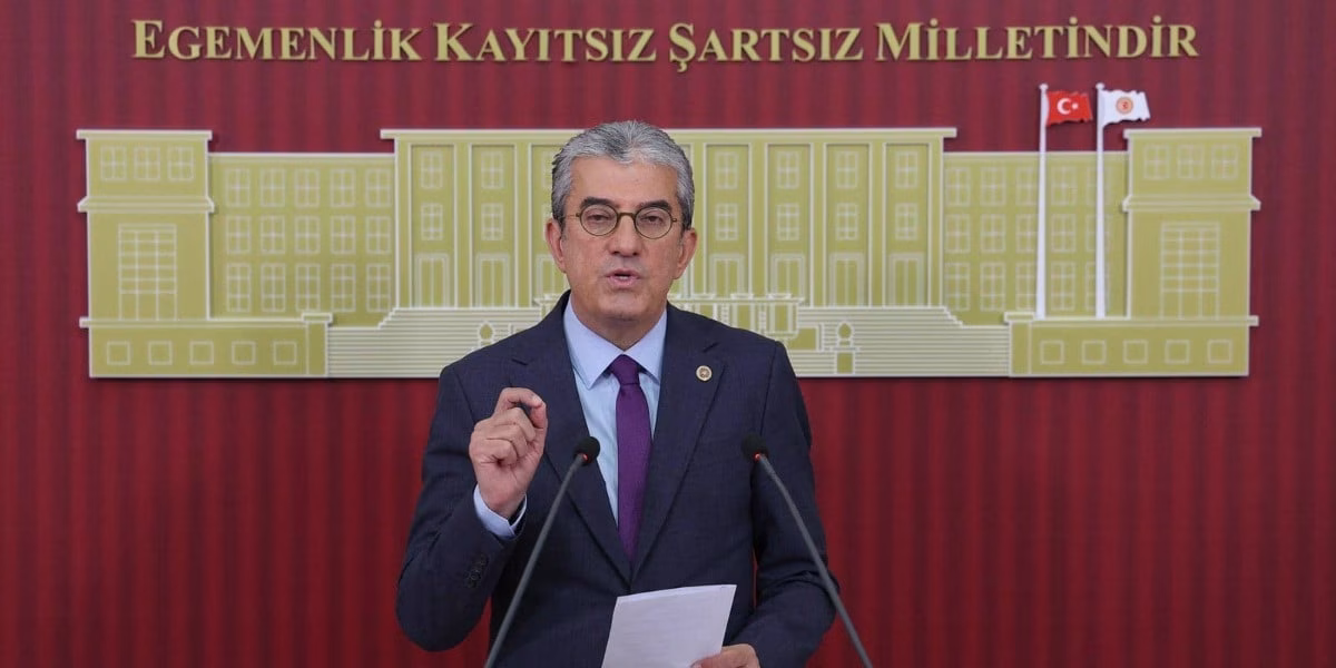 YENİ PARTİ GRUP BAŞKANVEKİLİ GÖKHAN GÜNAYDIN:  “BELEDİYELERİN İÇERİSİNDE OPERASYON YAPILAN BİR TANE AKP VE MHP BELEDİYESİ NEDEN YOK?”