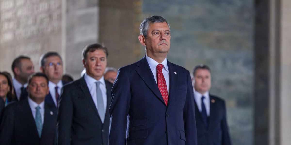 YENİ PARTİ GENEL BAŞKANI ÖZGÜR ÖZEL, ANITKABİR’İ ZİYARET ETTİ