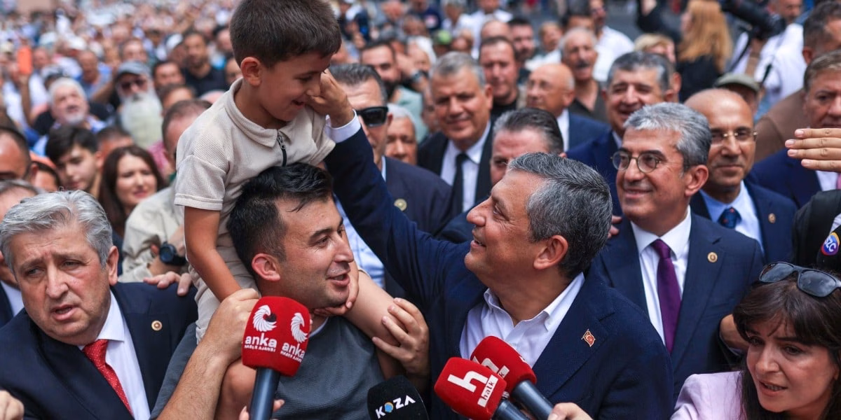 ÖZGÜR ÖZEL, YENİ PARTİ’NİN KURULDUĞUNU DUYURDU
